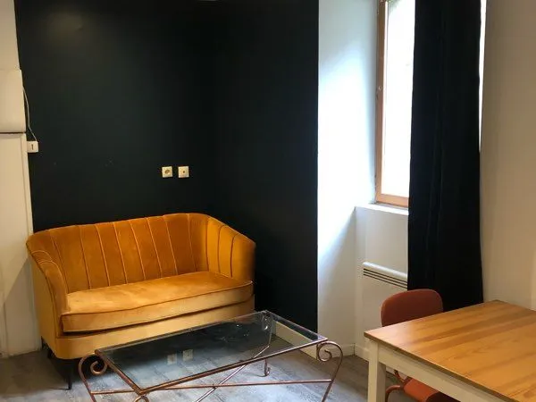 Appartement meublé centre ville CC (électricité et OM)