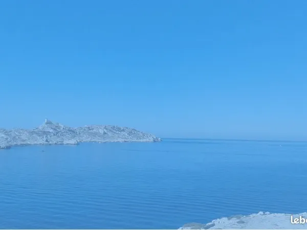 Location à l'année d'un appartement sur Ile du Frioul à Marseille face a la mer