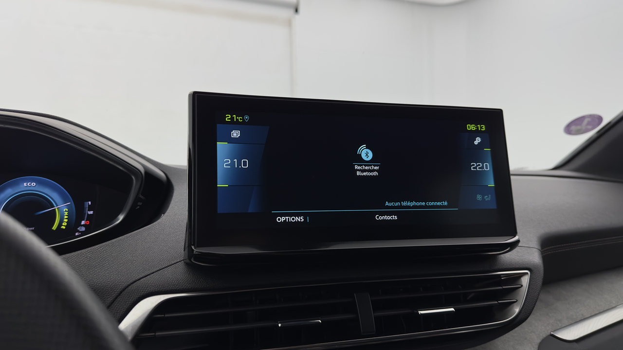 Peugeot 3008 Hybrid 225 e-EAT8 — photo 24