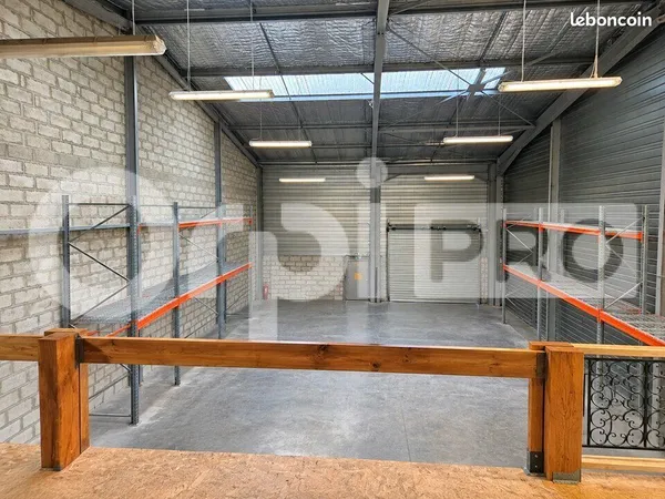 Local d'activité 297 m²