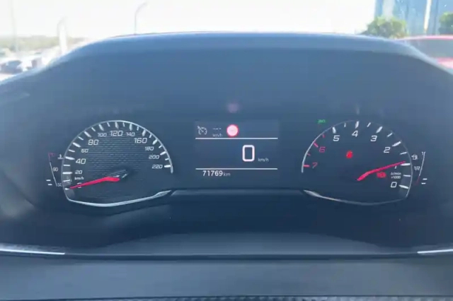 Peugeot 208 puretech 75 s&amp;s bvm5 — photo 16