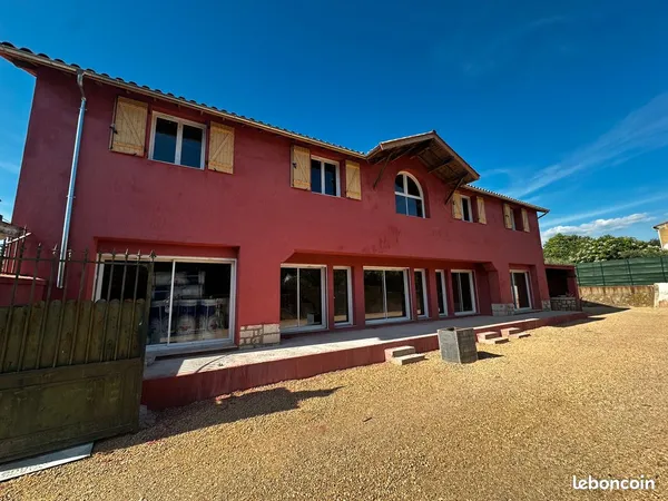 Le charme d'une maison de village, le confort d'une rénovation complète