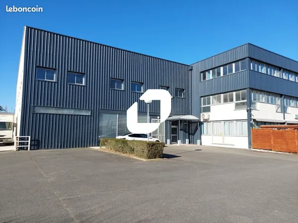 Bureau 744 m²