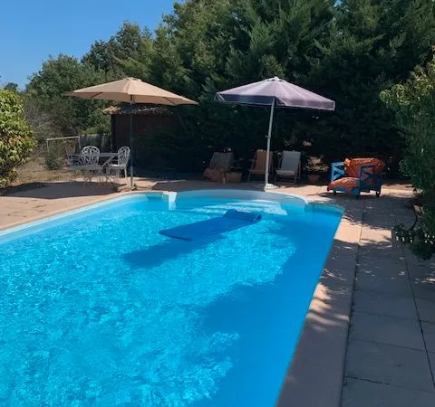 Maison de 130 m2 avec piscine sur un terrain arboré d'environ 2000m2