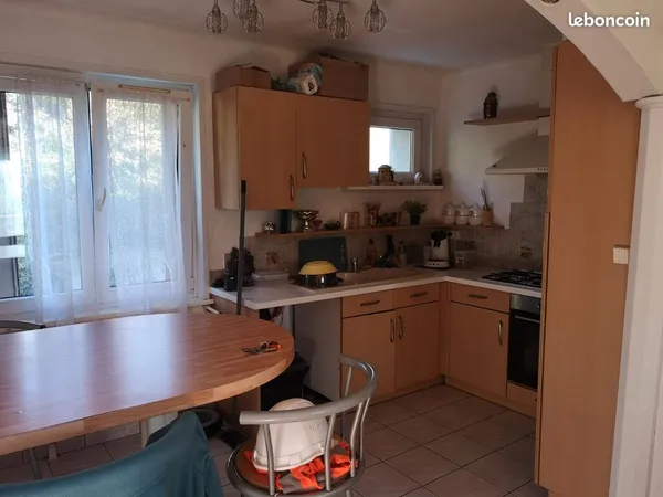 Loue T3 semi meublé