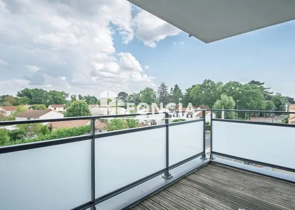 EXCLUSIVITE FONCIA quartier NANTES SUD / BOURDONNIERES : bel appartement T3 récent avec balcon, stat