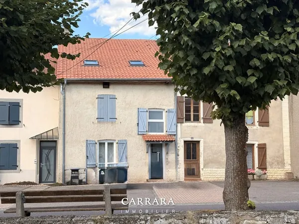 Maison de village de caractère avec dépendance et jardin
