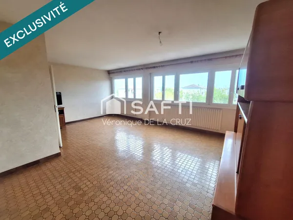 Décines, Appartement T3, 77m²,belle pièce de vie, cave et place de parking privative