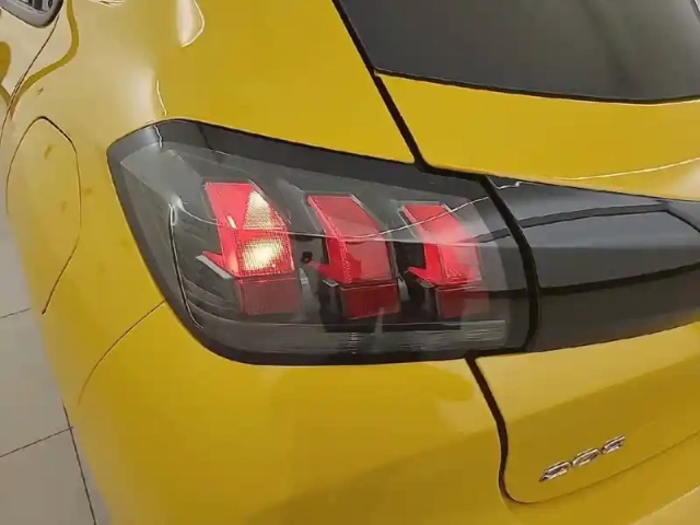 Peugeot 208 puretech 75 s&amp;s bvm5 — photo 17
