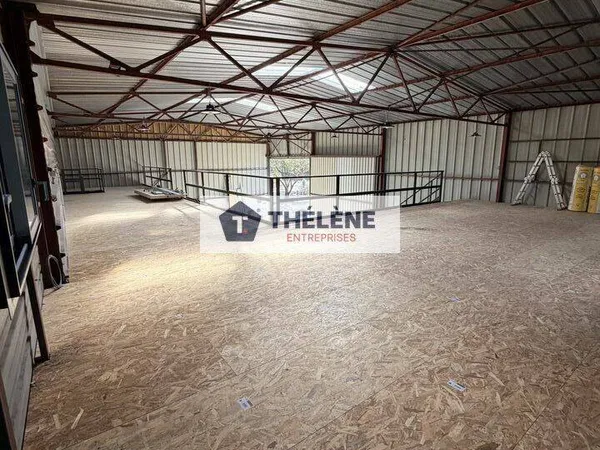 Local d'activité 382 m²