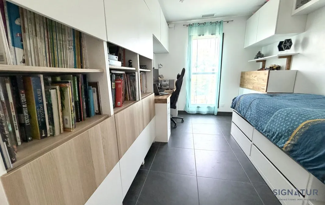 Photo 10