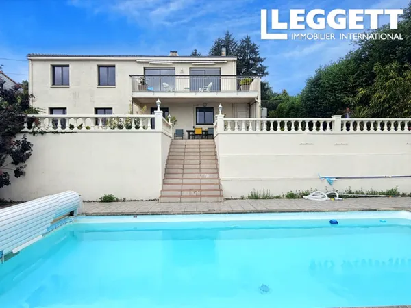 Maison 184 m² avec rez-de-jardin aménagé, DPE C, clim piscine, jardin et vues exceptionnelles à Rive