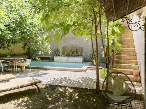 Maison 8 pièces 290 m²