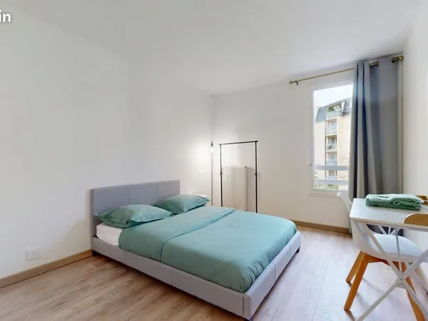 Chambre 5 pièces 100 m²