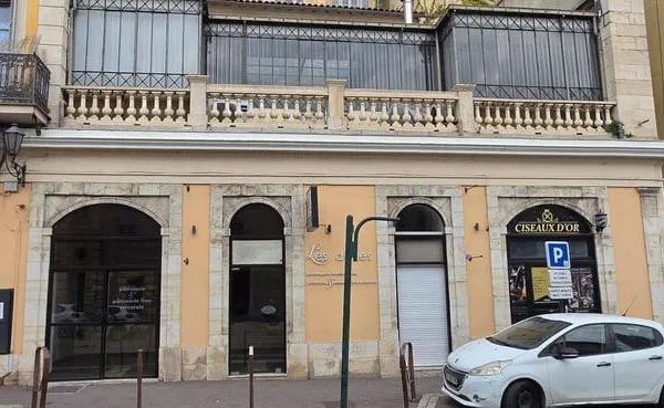 Local commercial 180 m²