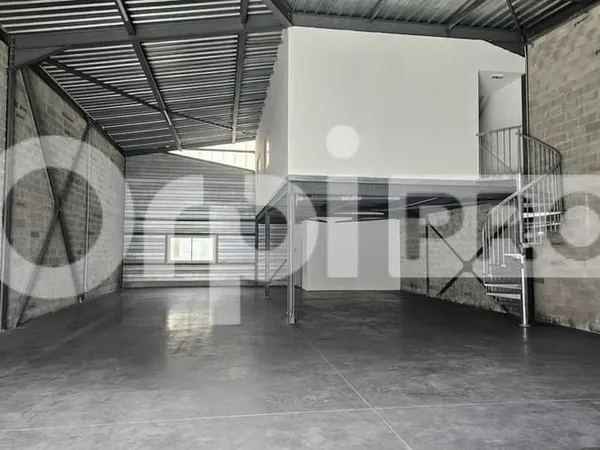 Local d'activité 310 m²