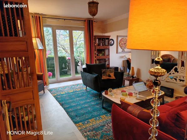 Appartement 3/4 pièces, de 84 m², lumineux, calme et rénové, grand balcon, vue arborée, cave et park