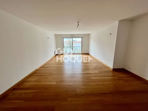 Appartement 3 pièces (87 m²) en location à CALAIS