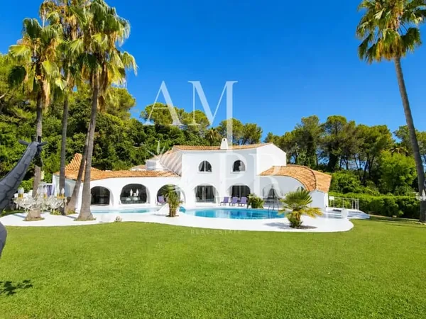 VILLA DE STYLE - DOMAINE PRIVÉ FERMÉ - SÉCURITÉ 24H/24 ET 7J/7 - RÉNOVÉE EN 2025