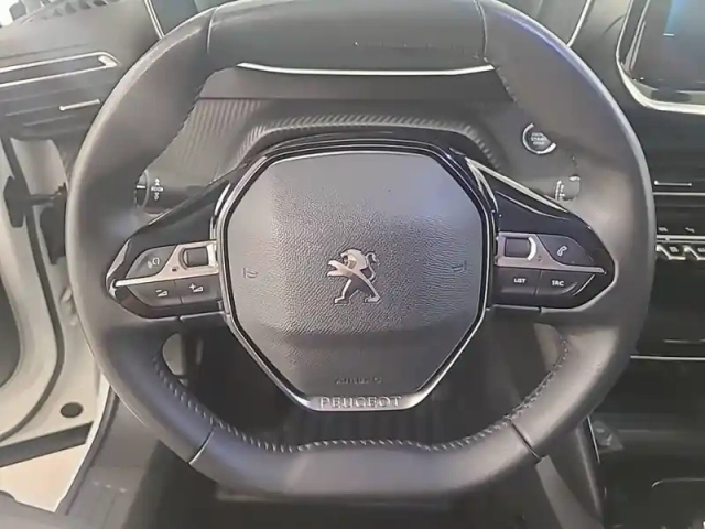 Peugeot 2008 electrique 136 ch — photo 9