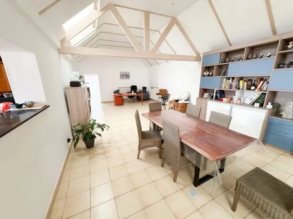 Maison 5 pièces 252 m²