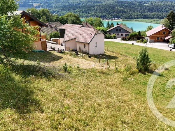 Terrain 687 m²