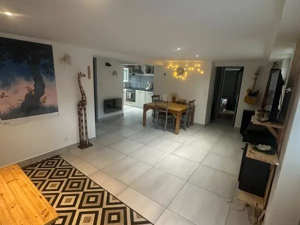 A louer Superbe T3 rénové de 65 m2, terrasse, jardin et parking- Figeac