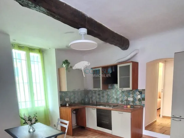 Appartement 2 pièces 1 chambre, entièrement rénové, en rez-d