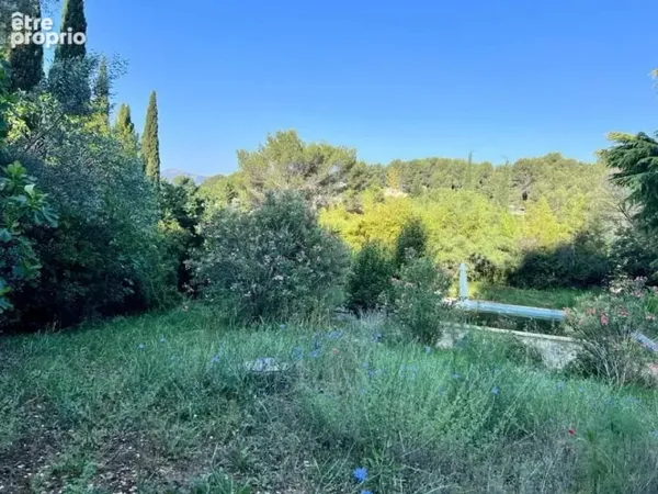 Terrain 1 680 m² à vendre à Aubagne (13400)