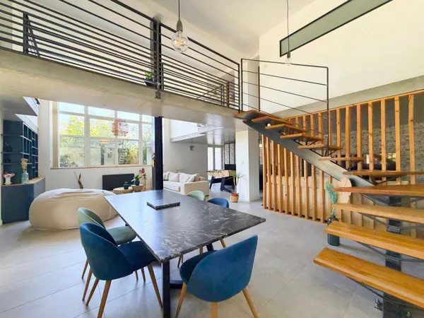 Appartement 7 pièces 220 m²