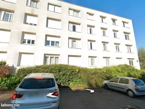 Idéalement situé spacieux F4