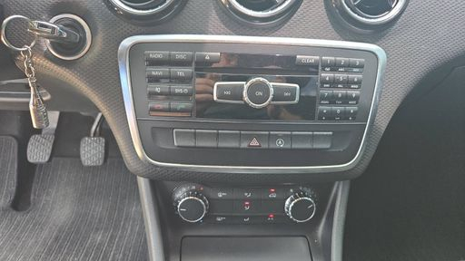 Mercedes Classe A 180 122 - Inspiration – 2015 – 84650 km – Essence – Boîte Manuelle — photo 23