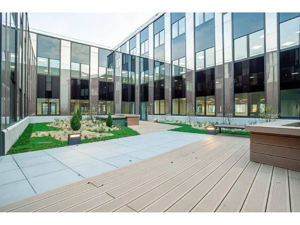 Bureaux 2081 m²