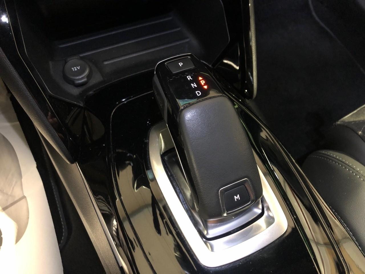 Peugeot 2008 puretech 130 s&s eat8 gt pack — photo 27