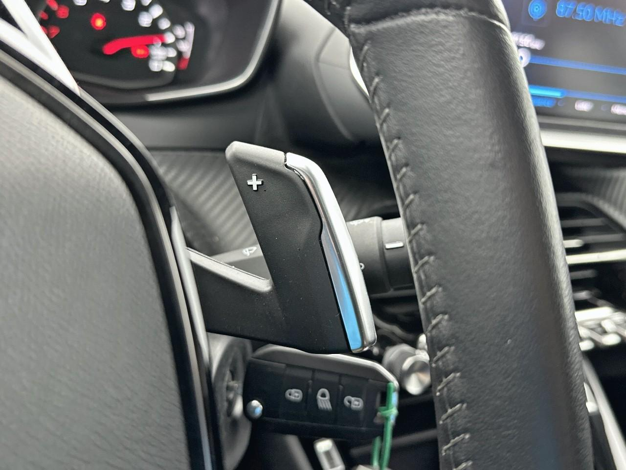 Peugeot 2008 puretech 130 s&s eat8 style — photo 18