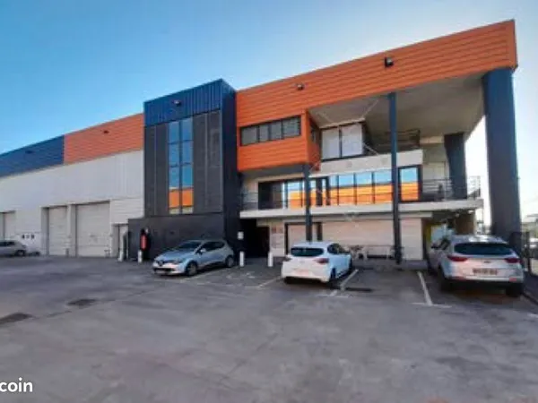 Entrepôt 215 m² BAIE MAHAULT