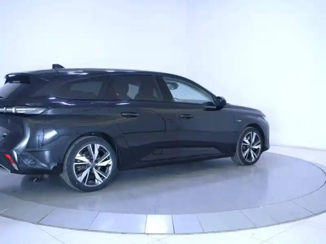 Peugeot 308 sw phev 180 e-eat8 — photo 5