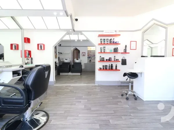 Salon de coiffure équipé à vendre Faible loyer Magenta