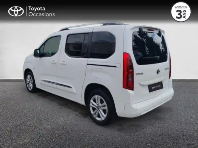 Toyota Proace city verso medium 1.2 110 vvt-i executive rc23 — photo 2