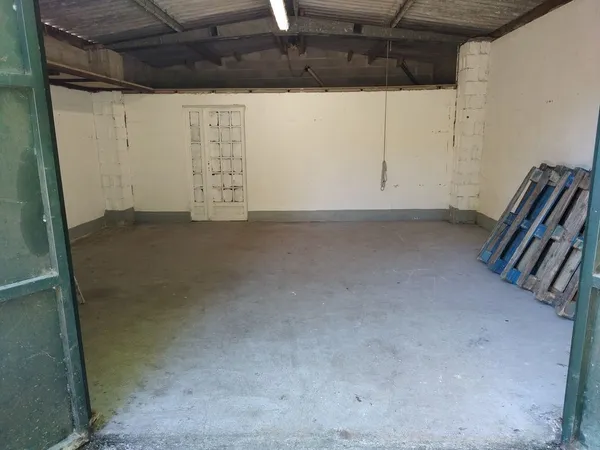 GRAND GARAGE pour véhicules ou stockage