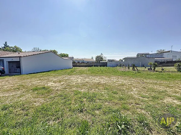 Terrain constructible 745 m²