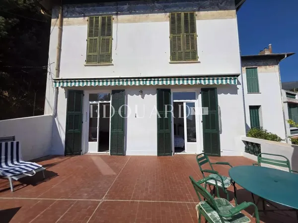 En exclusivité trois pièces à vendre avec splendide terrasse et agréable vue panoramique jusqu'à la 