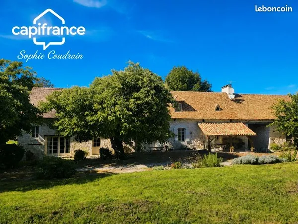 Maison 8 pièces 245 m²