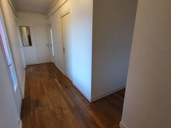 Chambre meublée