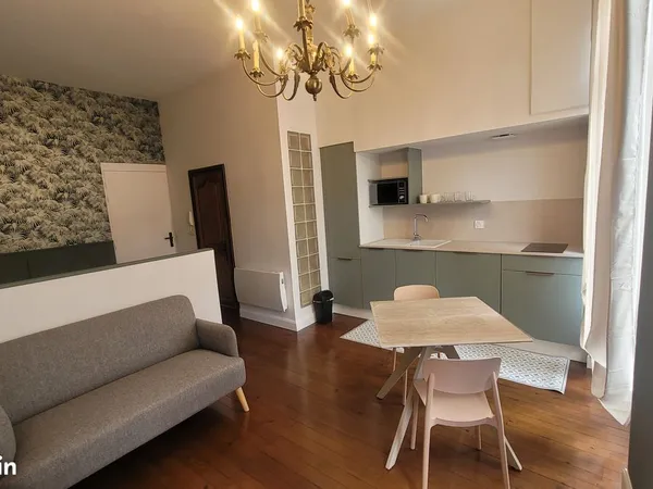 Beau Studio meublé