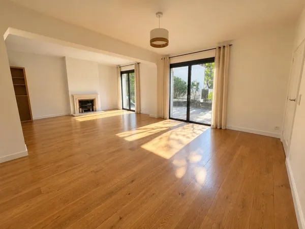 Vends maison rénovée avec piscine