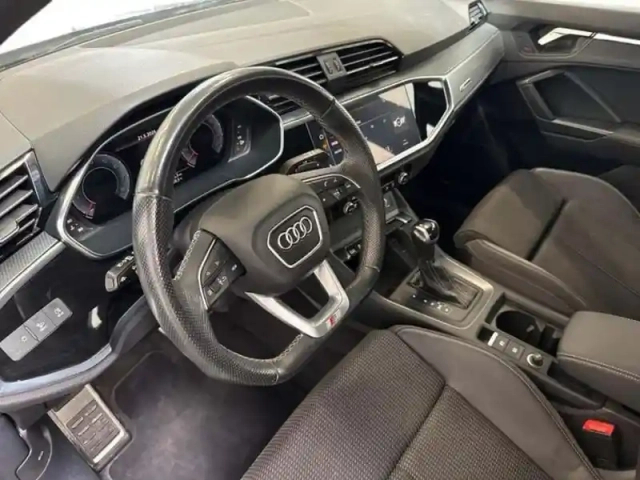 Audi Q3 35 tfsi 150 ch s tronic 7 s line — photo 9