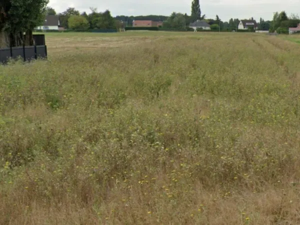Terrain constructible 891 m²
