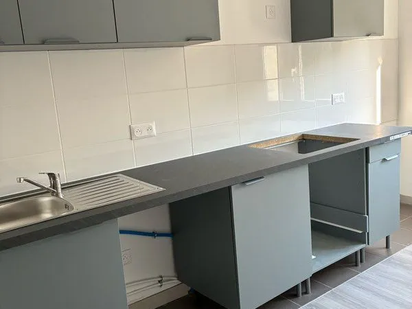 Location appartement de type T3 très spacieux et agréable à vivre situé à proximité de tou
