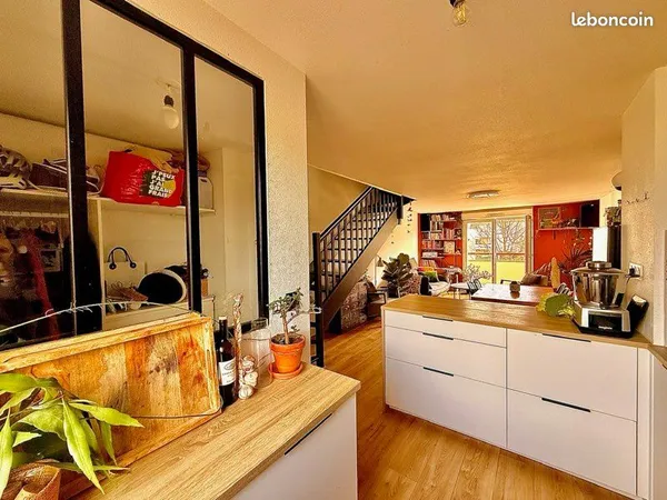 Appartement meublé -66m2 Garage et parking -Ambares et Lagrave